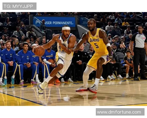 2018季前赛湖人与勇士的精彩对决回顾与分析